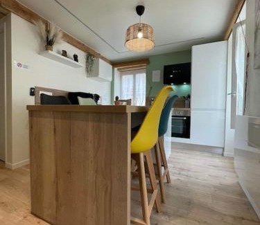 Saint-Claude Apartment | Cosy Jungle Room, évadez vous à Saint Claude