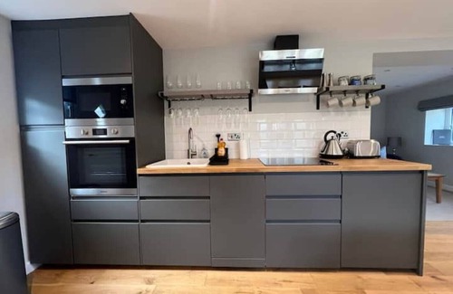 Bourton House | Cosy lodge, Stow-on-the Wold.