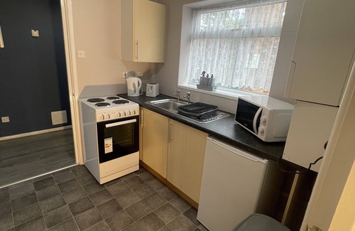Darlaston Apartment | Cosy, Modern Apartment