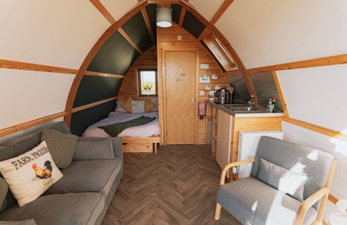 Newton Stewart Cabin | Cosy Modern Glamping Cabin With Hot Tub