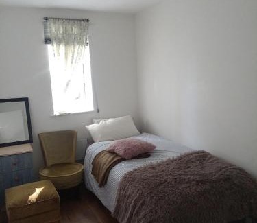 West Thornton Apartment | Cosy room