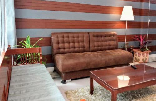 Wua Lai House | Cosy Town Home at the Old City