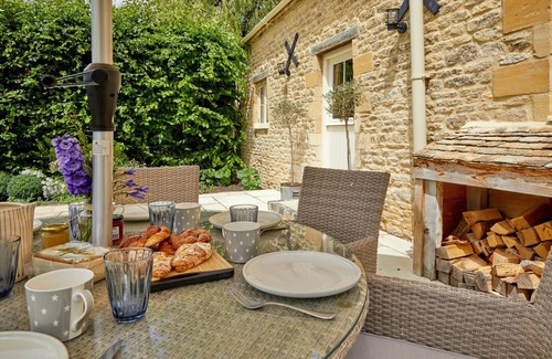Ampney Crucis House | Cotswolds Barn Conversion 3 miles from Bibury