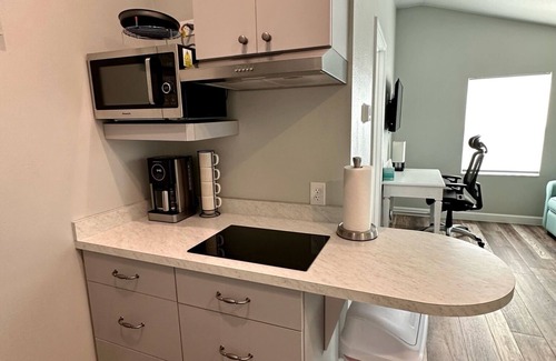 Tavares Cottage | Cottage 23: The Lighthouse - Waterfront Lodging in Downtown Tavares, FL