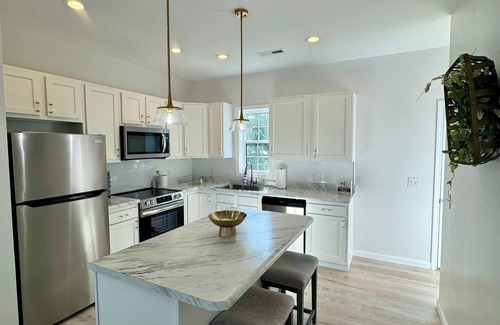 Farmers House | Cottage #3 at MeadowView- near Cave Run Lake!