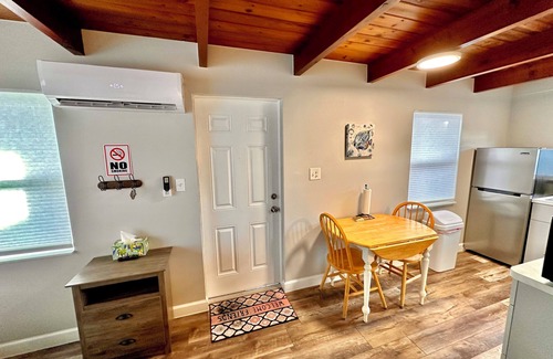 Tavares Cottage | Cottage 34: Coconut Cottage - Waterfront Lodging in Downtown Tavares, FL