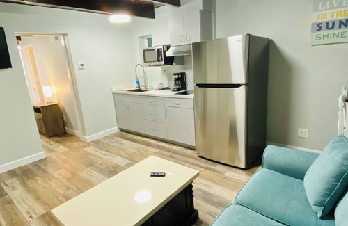 Tavares Cottage | Cottage 36: Sunshine Suite - Waterfront Lodging in Downtown Tavares, FL