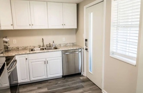 Pretty Bayou Cottage | Cottage At Kingspoint *Newly Renovated*