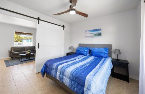 Biggar House | Cottage Bungalow Near Beach! King Bed with Pool & BBQ