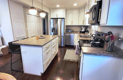 Sans Souci House | Cottage Haven-cozy, clean, comfortable close to DT
