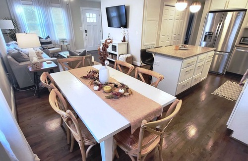 Sans Souci House | Cottage Haven-cozy, clean, comfortable close to DT