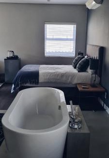 Greater Johannesburg Metropolitan Area Apartment | Cottage in Sandton