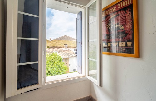 Lespignan Apartment | Cottage 'L'Orchidée' with Shared Garden, Wi-Fi and Air Conditioning