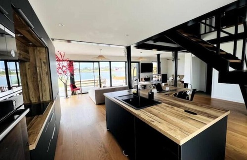 Montfarville Villa | Cottage les Pieds Dans L'eau