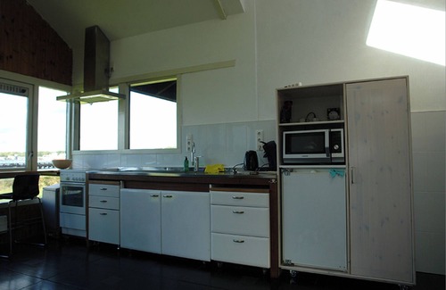 Amsterdam East Cottage | Cottage on the banks of the IJ for max. 2 adults and 2 children