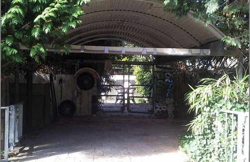 Amsterdam East Cottage | Cottage on the banks of the IJ for max. 2 adults and 2 children