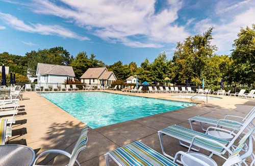 Summer Village House | Cottage Retreat