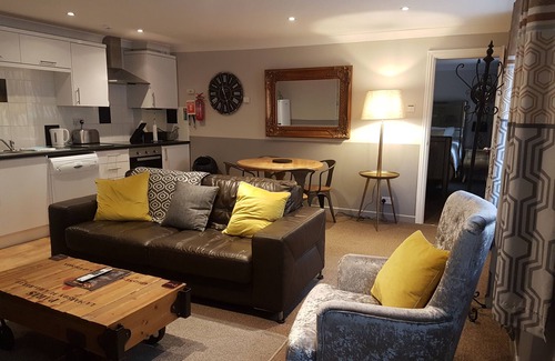 Scarborough City Centre Cottage | Cottage Shared Bathroom at The Windmill