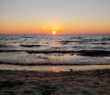 Wasaga Beach Apartment | Cottage with River Front & minutes away from Beach