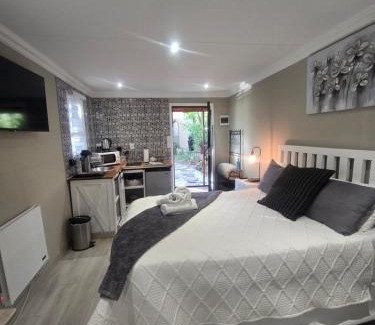 Greater Johannesburg Metropolitan Area Apartment | Country Cabin