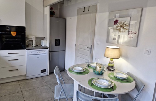 Gizay Cottage | Country cottage in Futuroscope country/Shared swimming pool