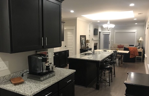 Sand Ridge House | Country Cottage near the City!