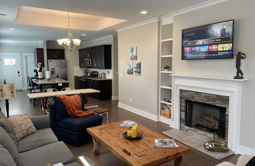 Sand Ridge House | Country Cottage near the City!