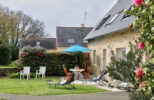 Mahalon House | Country House "Au Calme" with Private Terrace, Private Garden and Wi-Fi