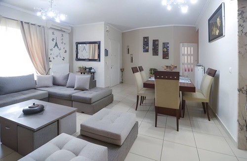 Kalamata House | Country House 'Happy Holidays Messinia' with Sea View, Wi-Fi and Air Conditioning