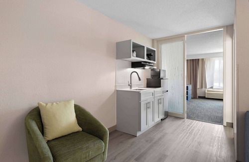 Coon Rapids Hotel | Country Inn & Suites by Radisson, Coon Rapids, MN