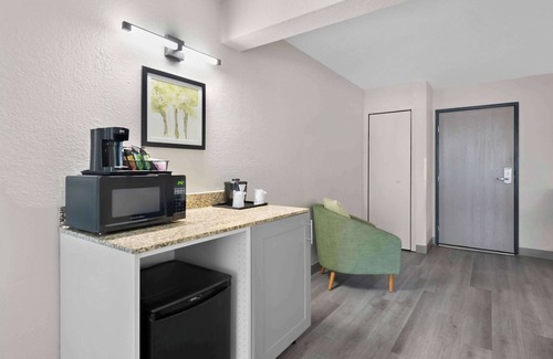 Coon Rapids Hotel | Country Inn & Suites by Radisson, Coon Rapids, MN