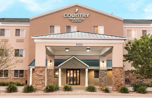 Cedar Rapids - Iowa City Hotel | Country Inn & Suites by Radisson, Cedar Rapids Airport, IA