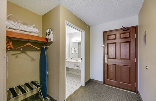 Walker Hotel | Country Inn Walker