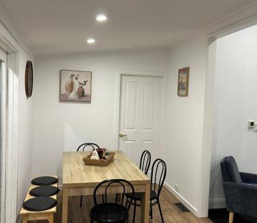 Bendigo House | Courthouse - Family Retreat Near Bendigo CBD