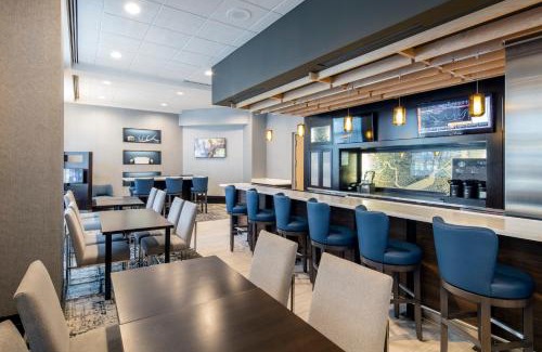 Coolidge Corner South Side Hotel | Courtyard by Marriott Boston Brookline