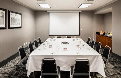 Coolidge Corner South Side Hotel | Courtyard by Marriott Boston Brookline