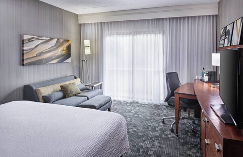 Oakbrook Terrace Hotel | Courtyard by Marriott Chicago Oakbrook Terrace