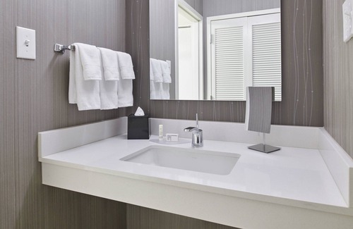 Oakbrook Terrace Hotel | Courtyard by Marriott Chicago Oakbrook Terrace
