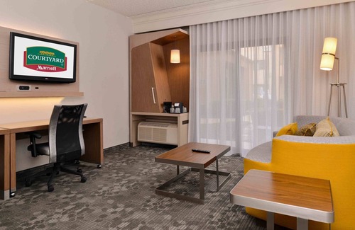 Northwest Dallas Hotel | Courtyard by Marriott Dallas Northwest