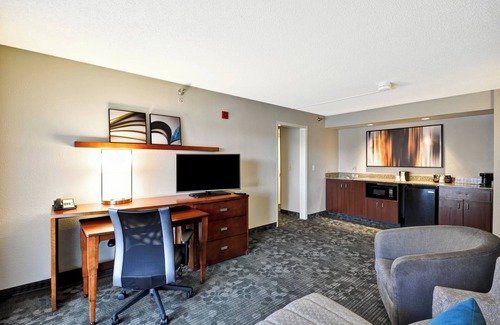 Northside Hotel | Courtyard by Marriott Jacksonville Airport