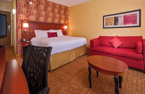 Richmond Hotel | Courtyard by Marriott Richmond West