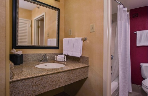 Richmond Hotel | Courtyard by Marriott Richmond West