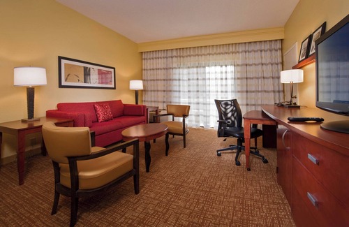Richmond Hotel | Courtyard by Marriott Richmond West