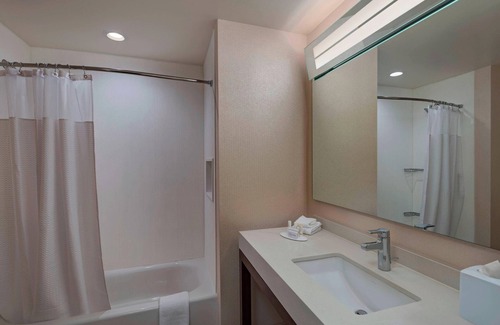 Sugar Land Hotel | Courtyard by Marriott Houston Sugar Land/Lake Pointe