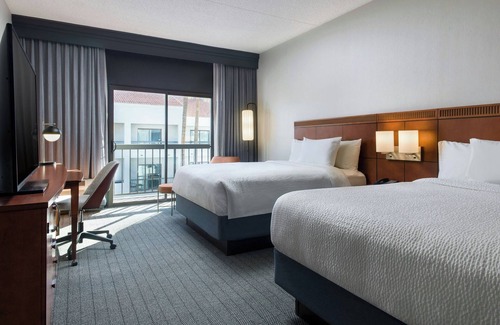 North Mountain Hotel | Courtyard Phoenix North by Marriott
