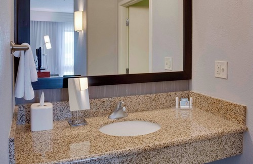 Statesville Hotel | Courtyard Statesville Mooresville/Lake Norman