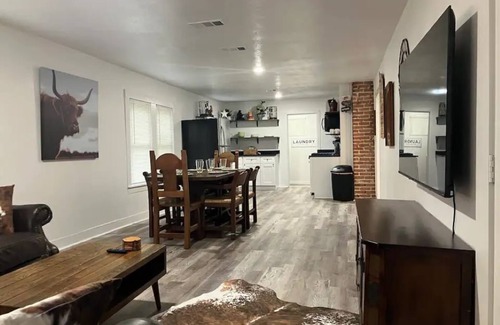 Fort Worth House | Cowtown Cottage - Stockyards