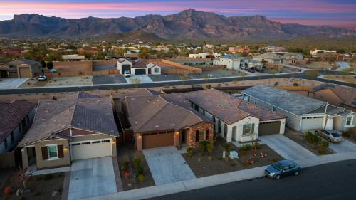 Gold Canyon Apartment | Coyote Sunset Retreat in the Desert - BBQ & Tennis