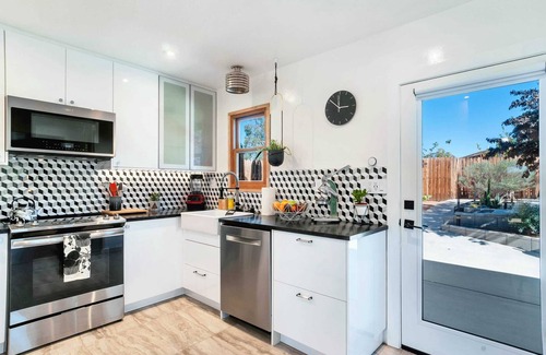 Monument Manor House | Coyote Trail: Heated Pool, Spa, Boutique Resort