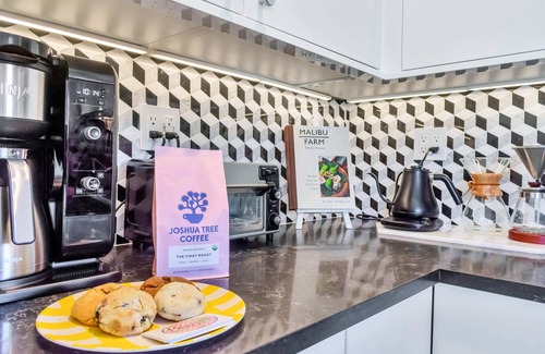 Monument Manor House | Coyote Trail: Heated Pool, Spa, Boutique Resort